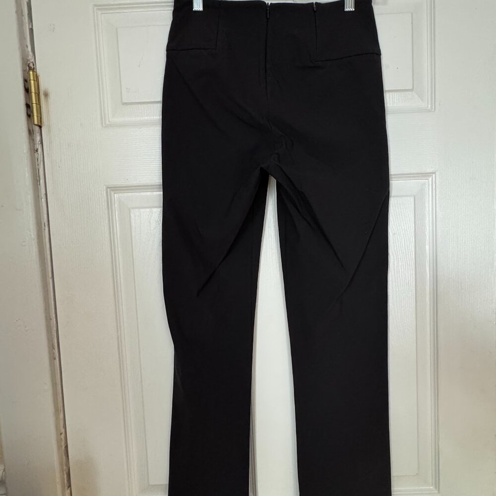 ATHLETA FITTED CROP PANT IN BLACK,  SIZE 2